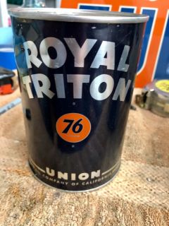 Royal Triton 76 Union Black Motor Oil Can
