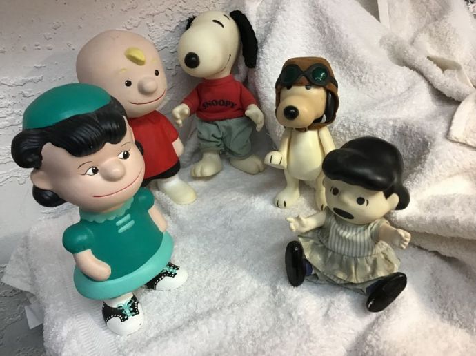 Peanuts- Snoopy, Lucy, Linus, Charley Brown